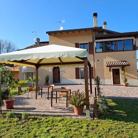 Alojamento de Acomodação e Pequeno-almoço Podere Radici - & Breakfast 4*